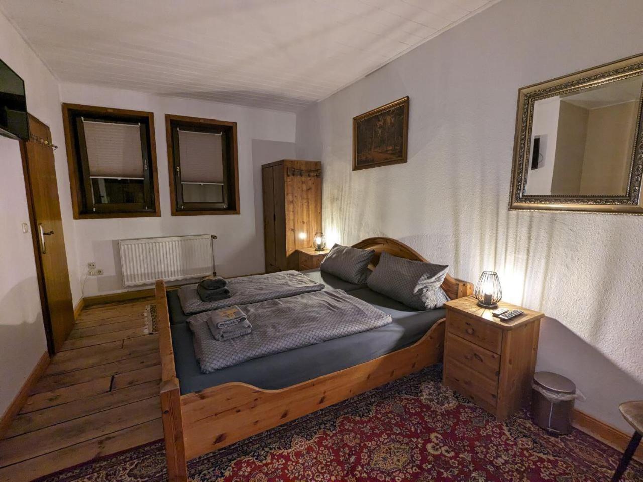 Uhlstädt Gasthaus "Zum Goldenen Ross" מראה חיצוני תמונה